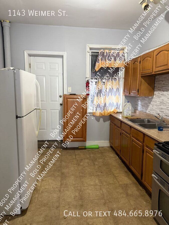 1143 Weimer St - Photo 2 of 7