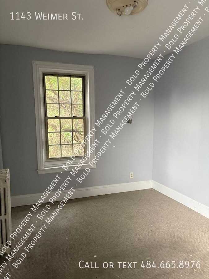 1143 Weimer St - Photo 3 of 7