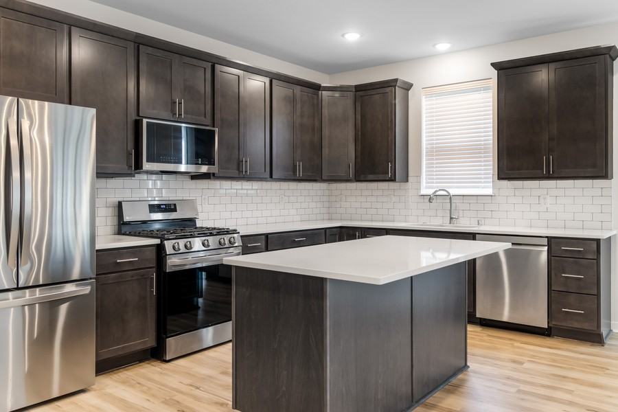 1043 Juniper Ln - Photo 2 of 32