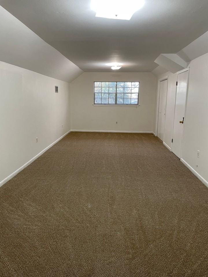 733 Bradford Drive - Photo 3 of 15