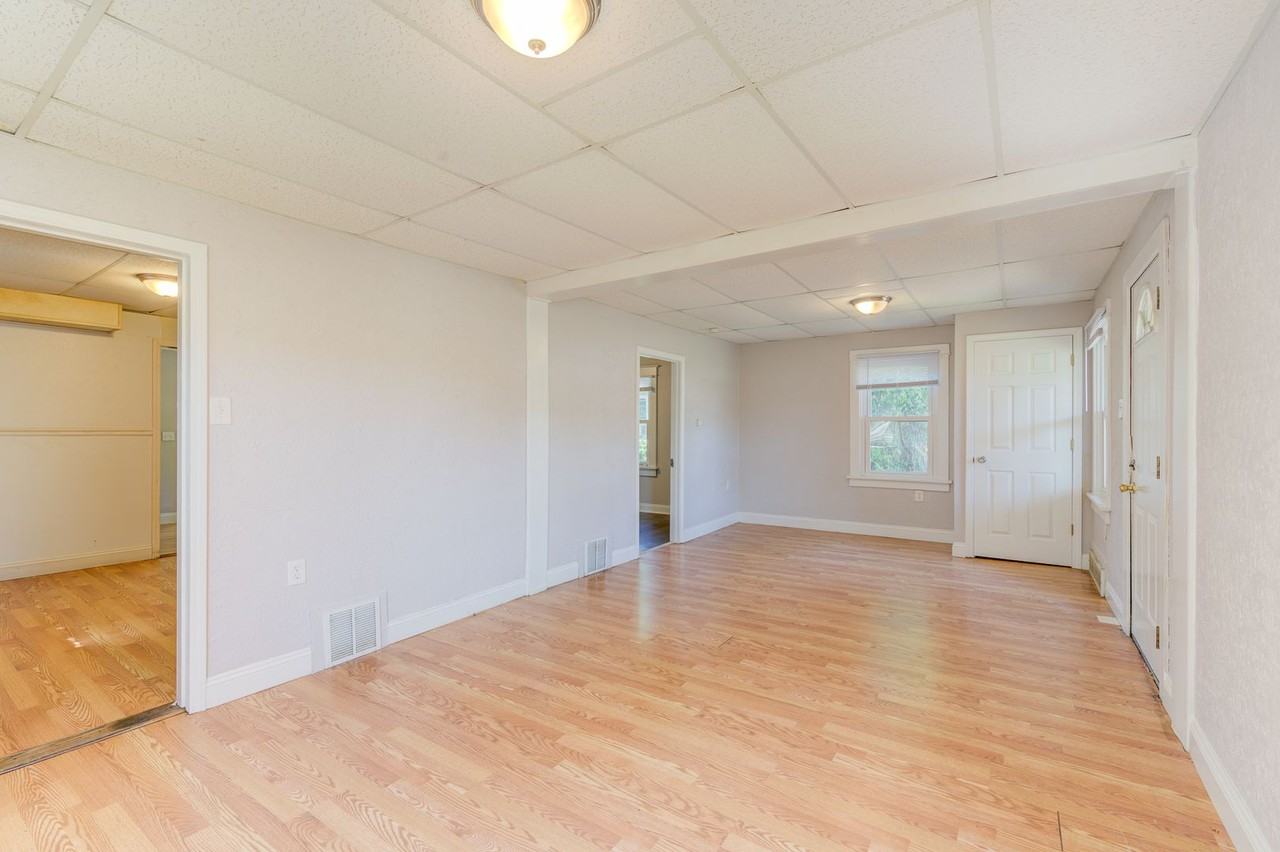 9414 Liberty Ave - Photo 3 of 12