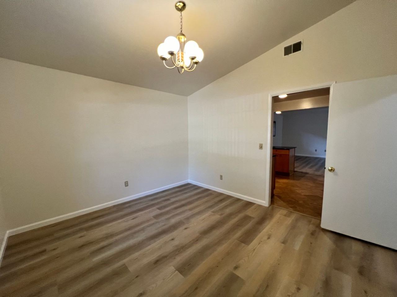 726 Homer Ave - Photo 3 of 32