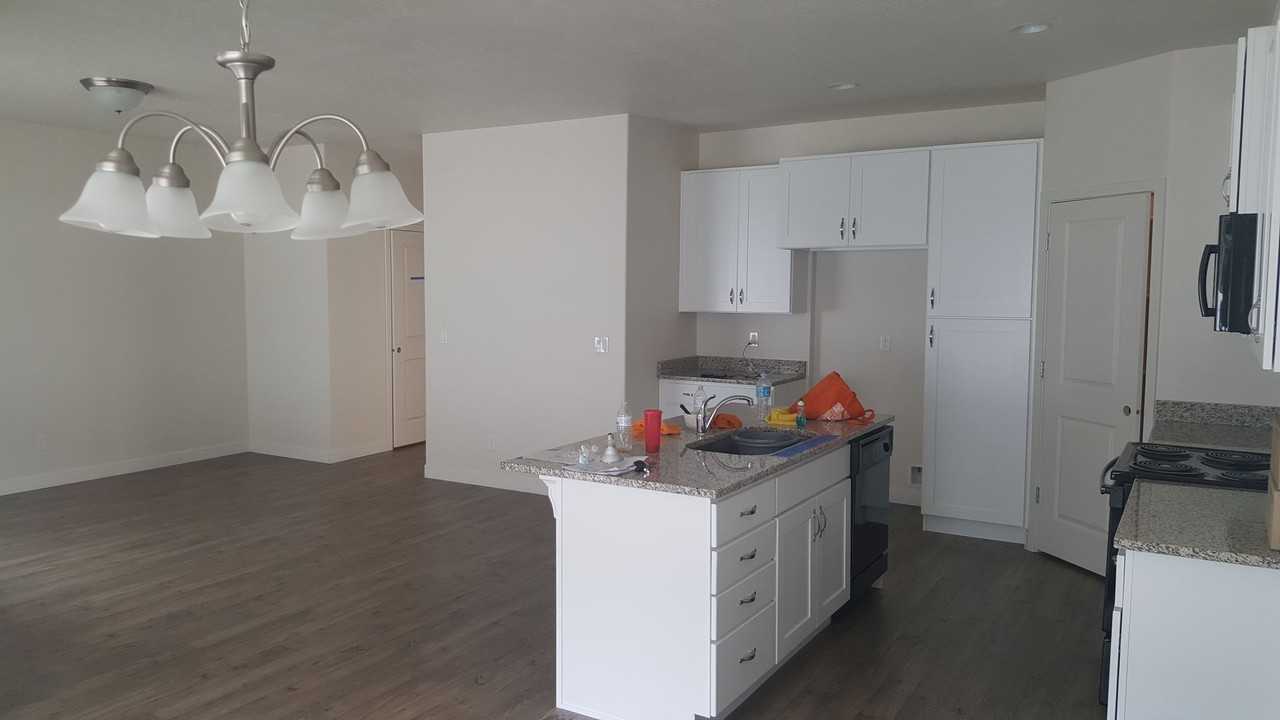 331 S 675 W - Photo 3 of 26