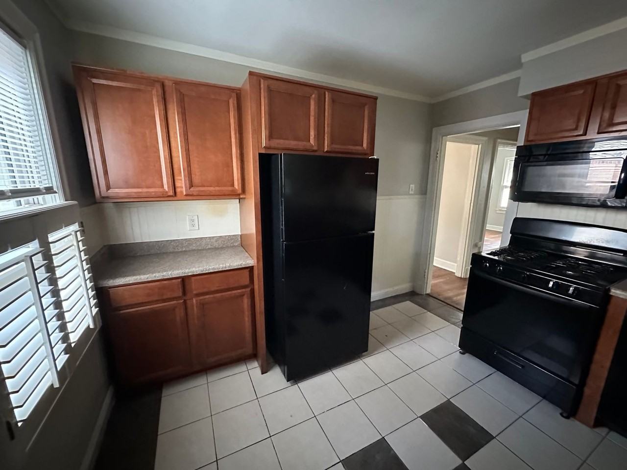 3763 Marion Ave - Photo 2 of 11