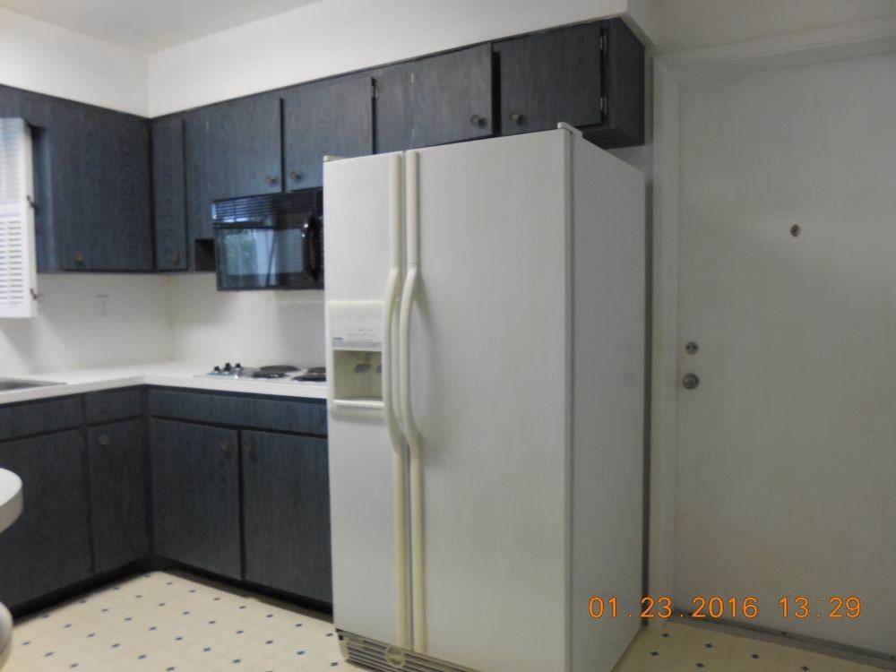 864 Peninsula Dr - Photo 3 of 9