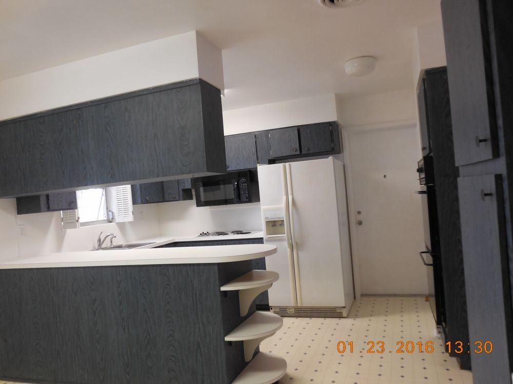 864 Peninsula Dr - Photo 2 of 9