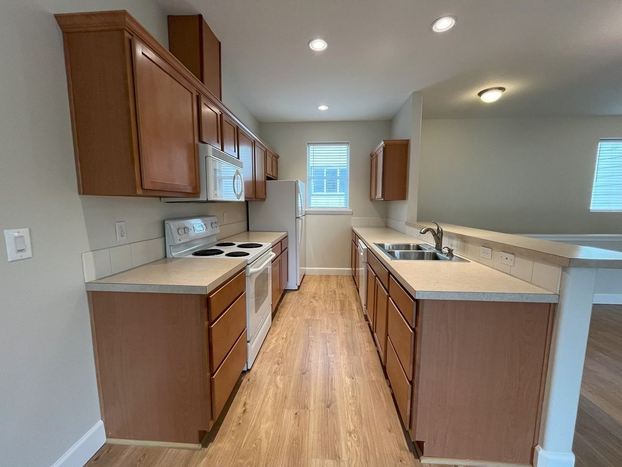 1645 Ne Market Dr - Photo 3 of 22