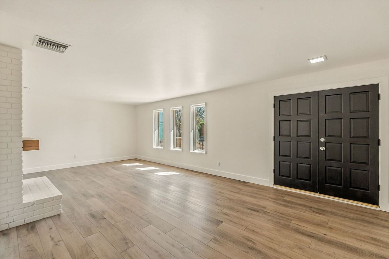9020 N 29th St - Photo 7 of 50