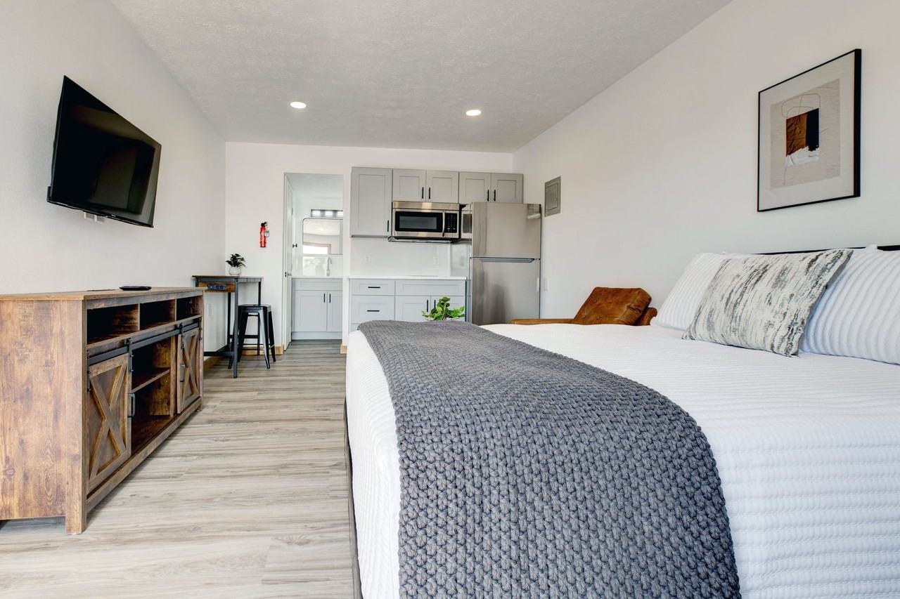 Sunrise Suites - Photo 3 of 50