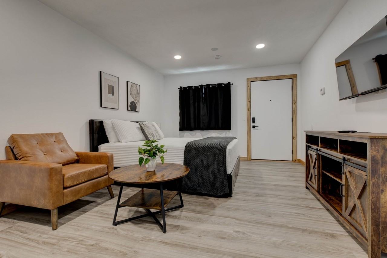 Sunrise Suites - Photo 5 of 50