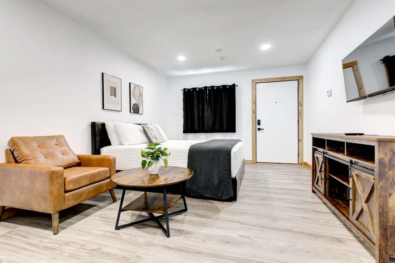 Sunrise Suites - Photo 6 of 50