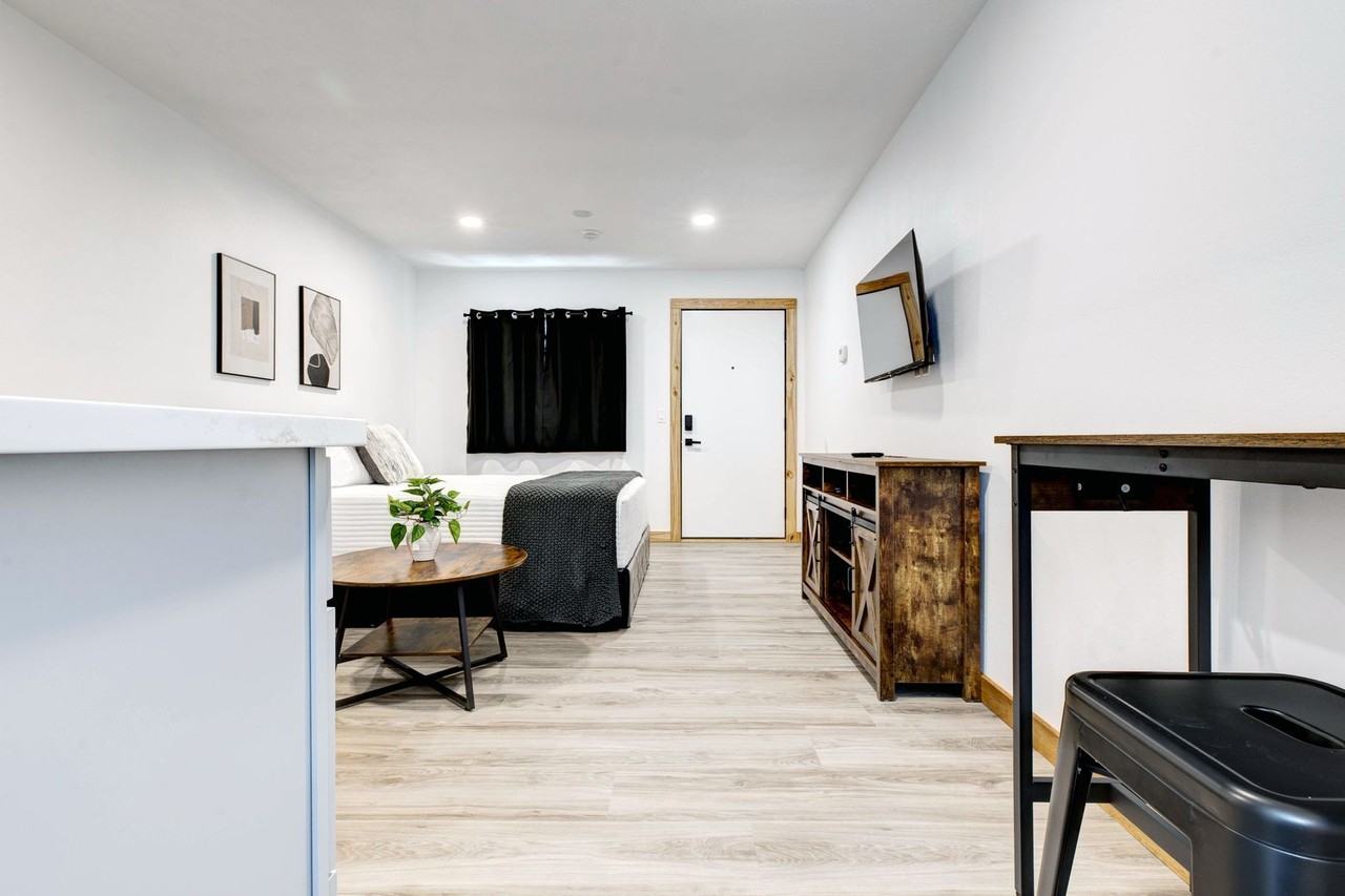 Sunrise Suites - Photo 7 of 50