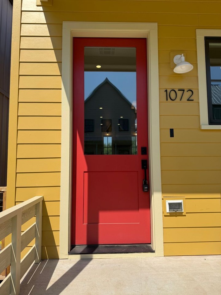 1072 Hangar Dr - Photo 2 of 17
