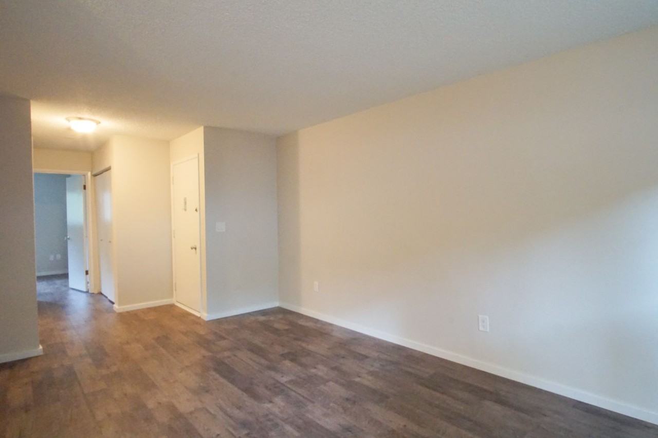 1523 Se Stark St - Photo 2 of 14