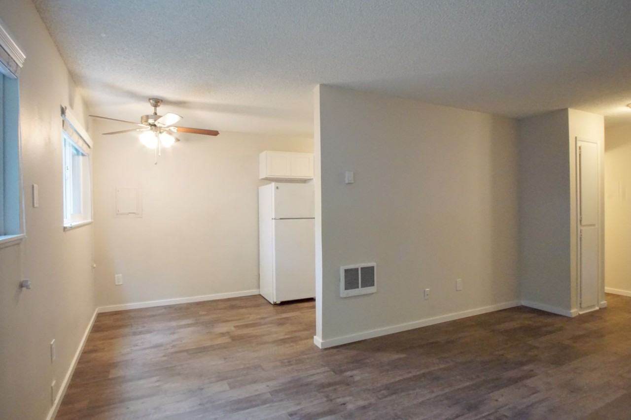 1523 Se Stark St - Photo 5 of 14