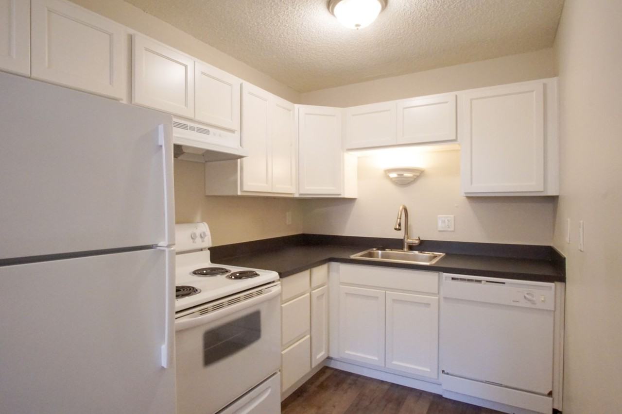 1523 Se Stark St - Photo 6 of 14