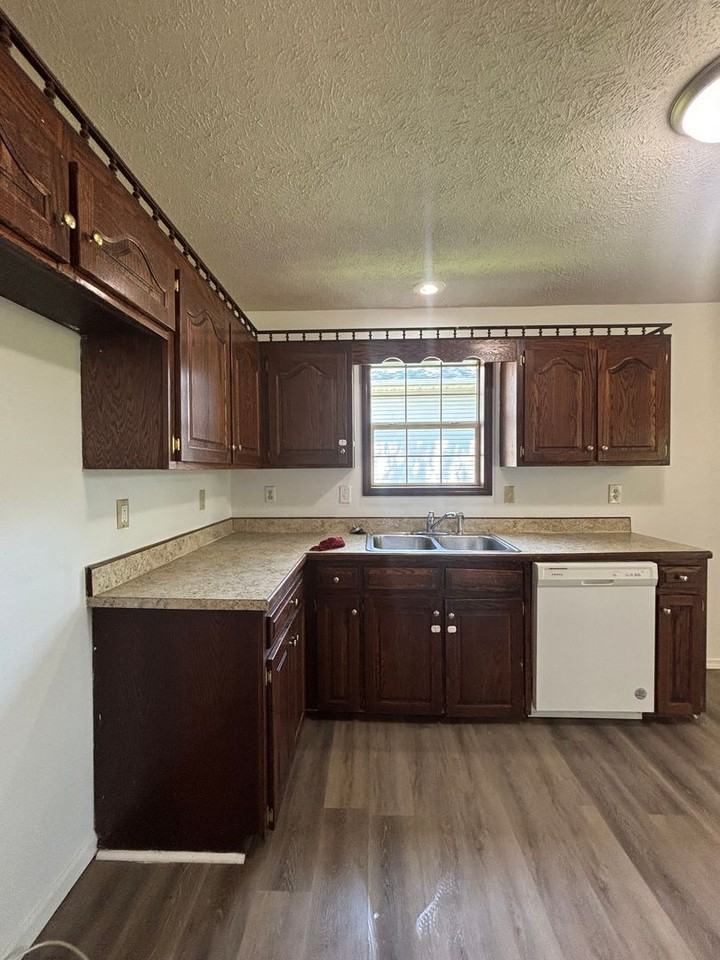 3120 S Manley Ave - Photo 6 of 18