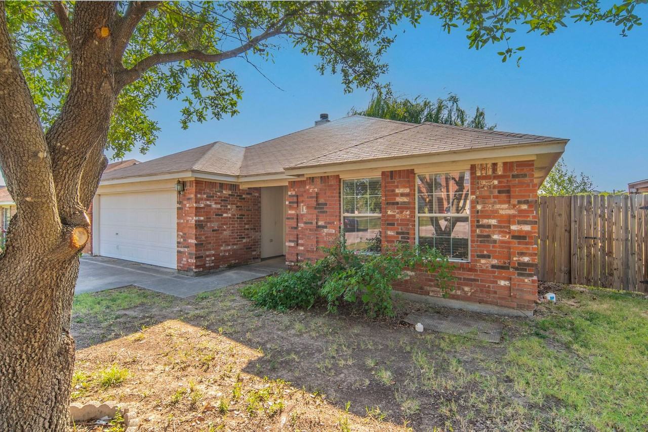 1205 N Rhea Dr - Photo 2 of 28