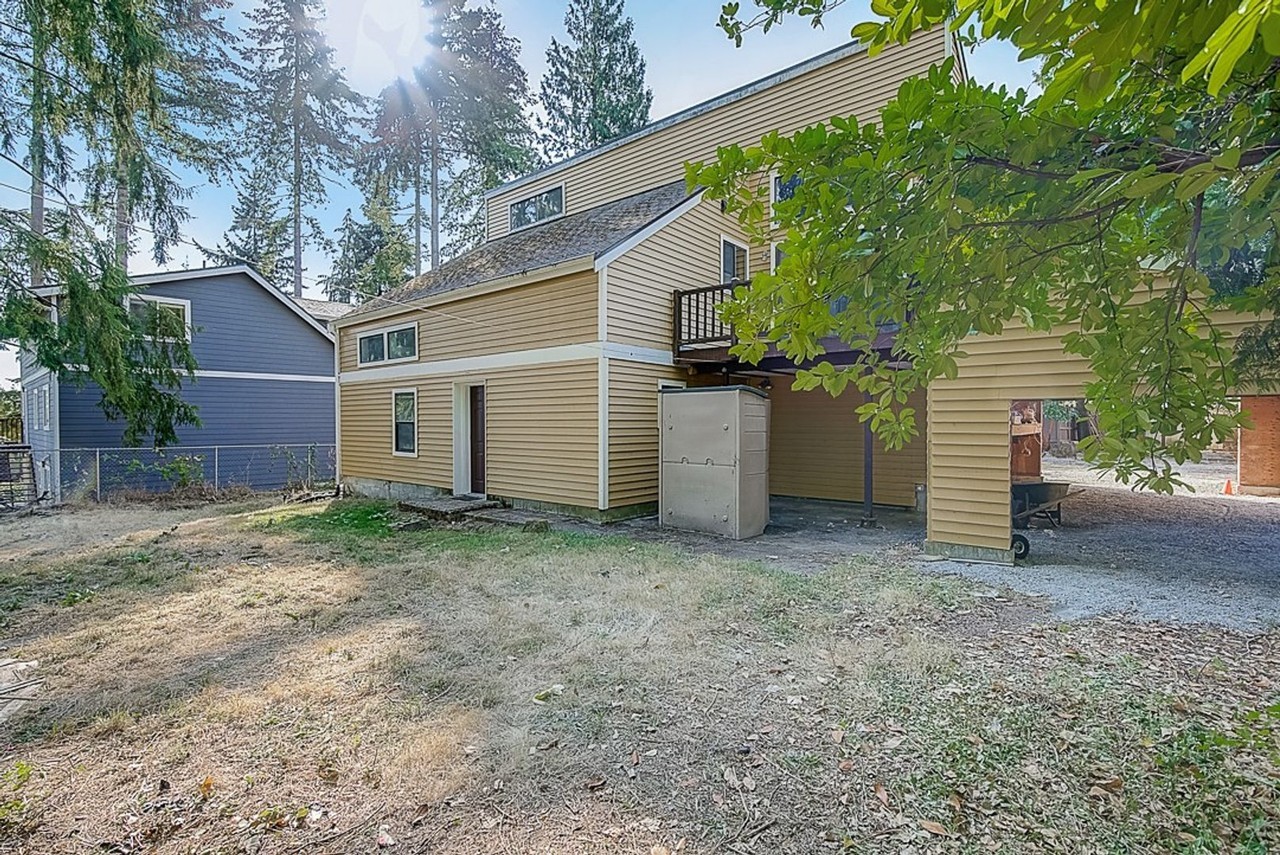 2342 Ne 145th St - Photo 4 of 37