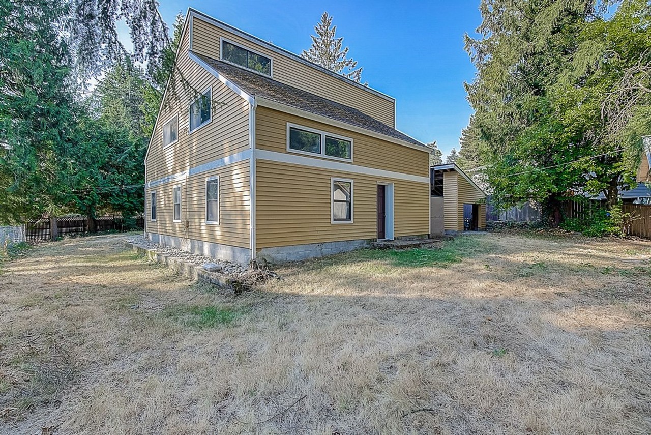 2342 Ne 145th St - Photo 6 of 37