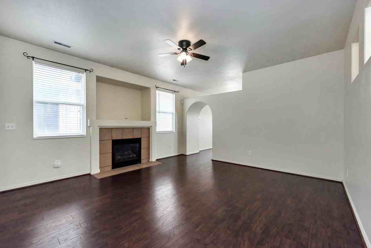 1105 W Haworth Dr - Photo 2 of 16