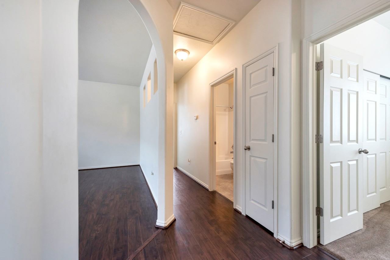 1105 W Haworth Dr - Photo 6 of 16