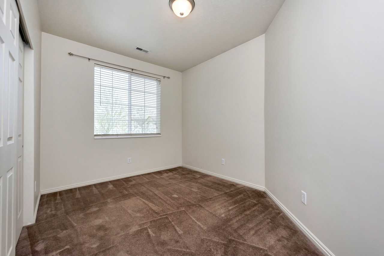 1105 W Haworth Dr - Photo 7 of 16