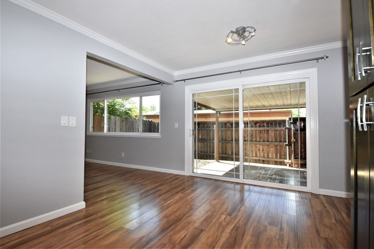 5030 Greenberry Dr - Photo 5 of 31