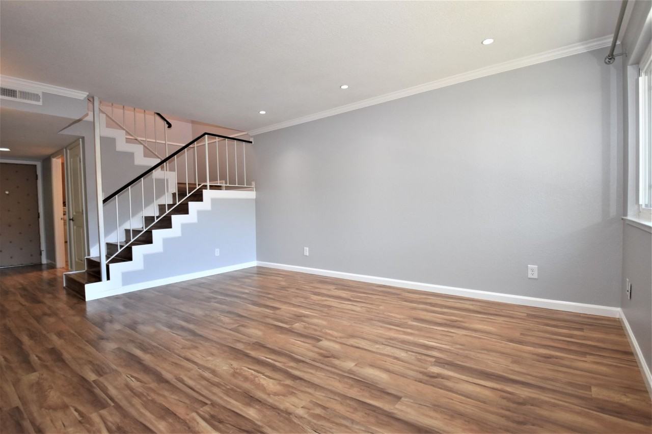 5030 Greenberry Dr - Photo 6 of 31