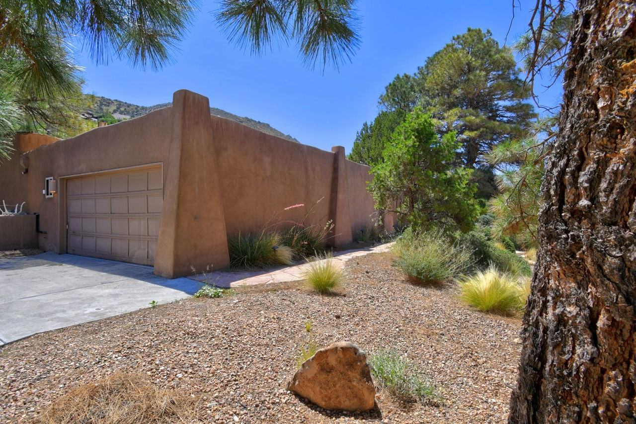 3112 Camino De La Sierra Ne - Photo 2 of 27