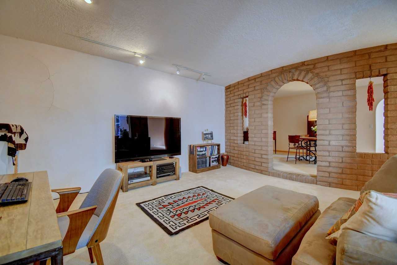 3112 Camino De La Sierra Ne - Photo 4 of 27