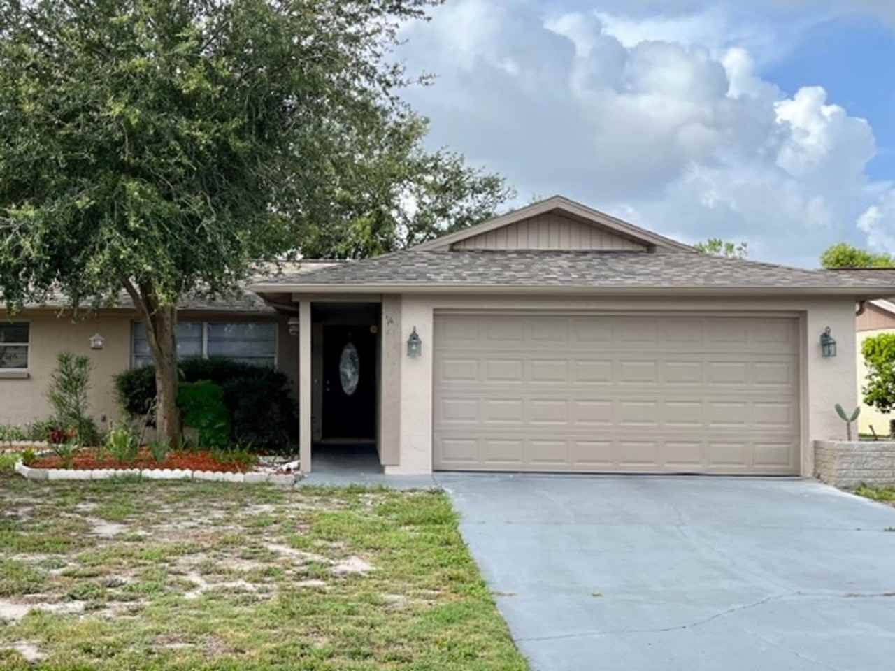 7540 Oakshire Dr - Photo 2 of 21