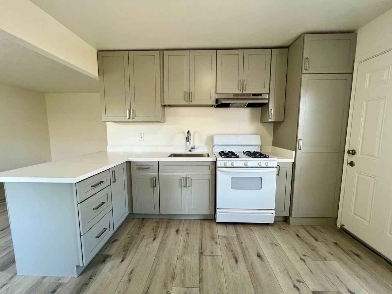 33441 4th St - Photo 3 of 17