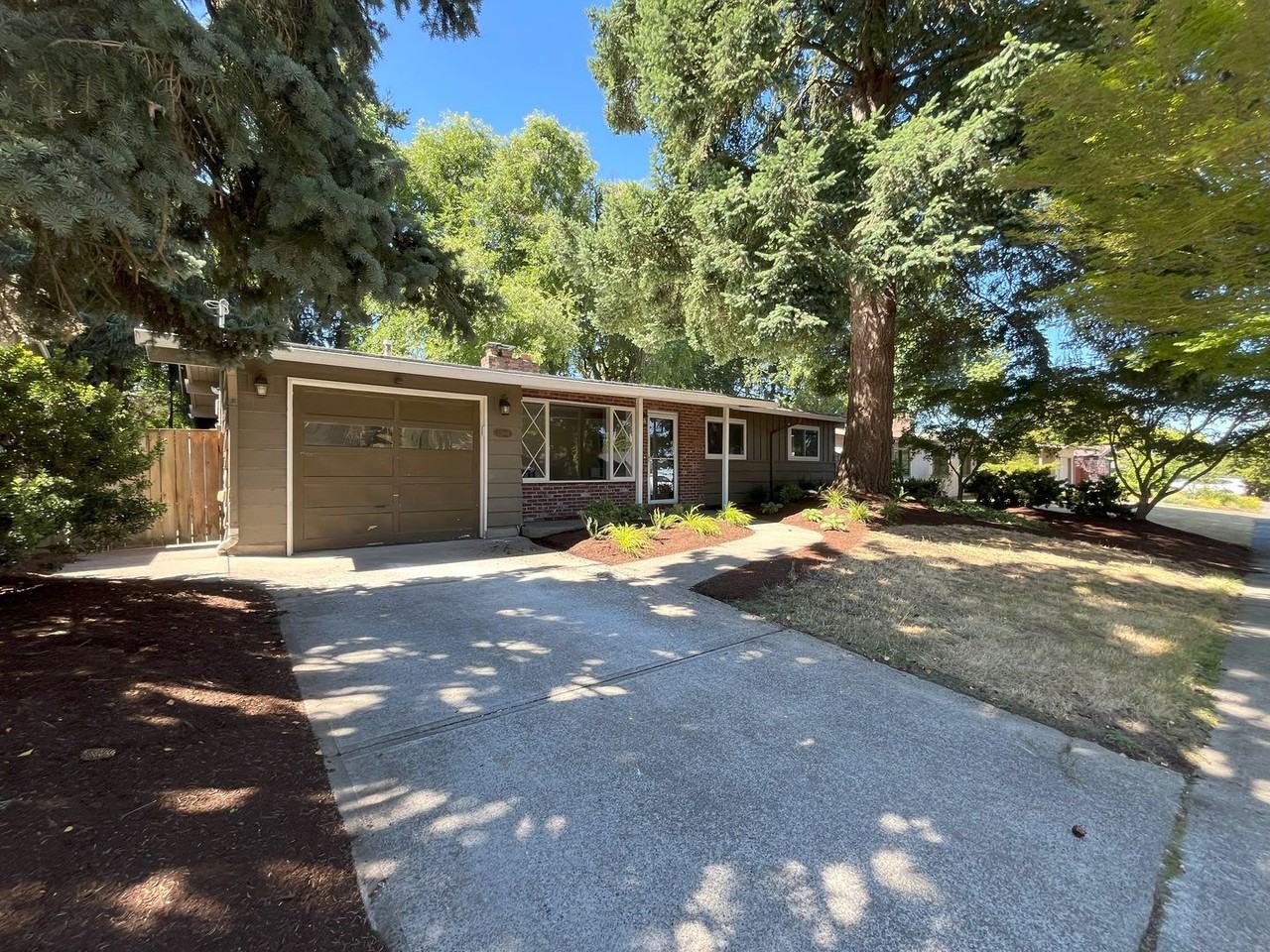 12840 Sw Faircrest St - Photo 2 of 38