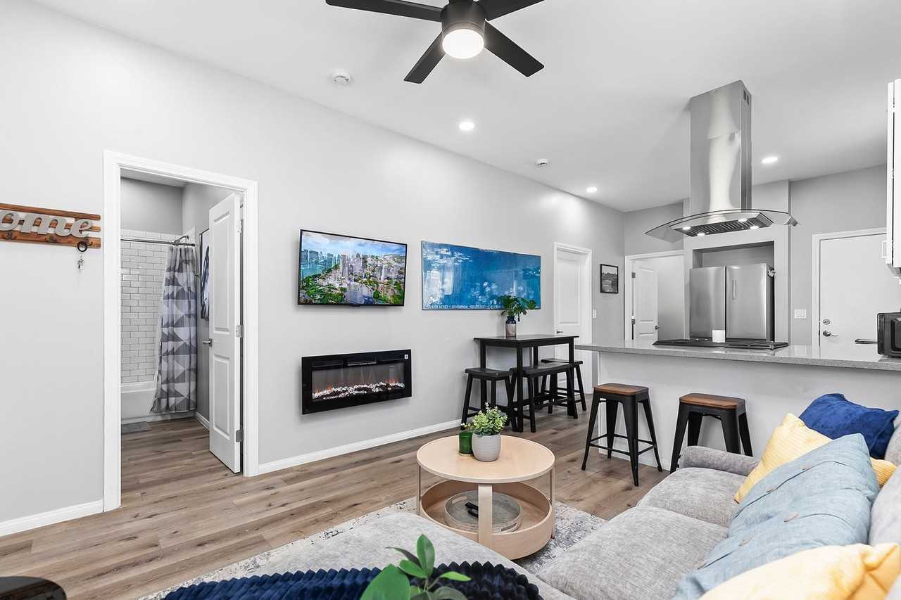 2643 G St - Photo 5 of 26