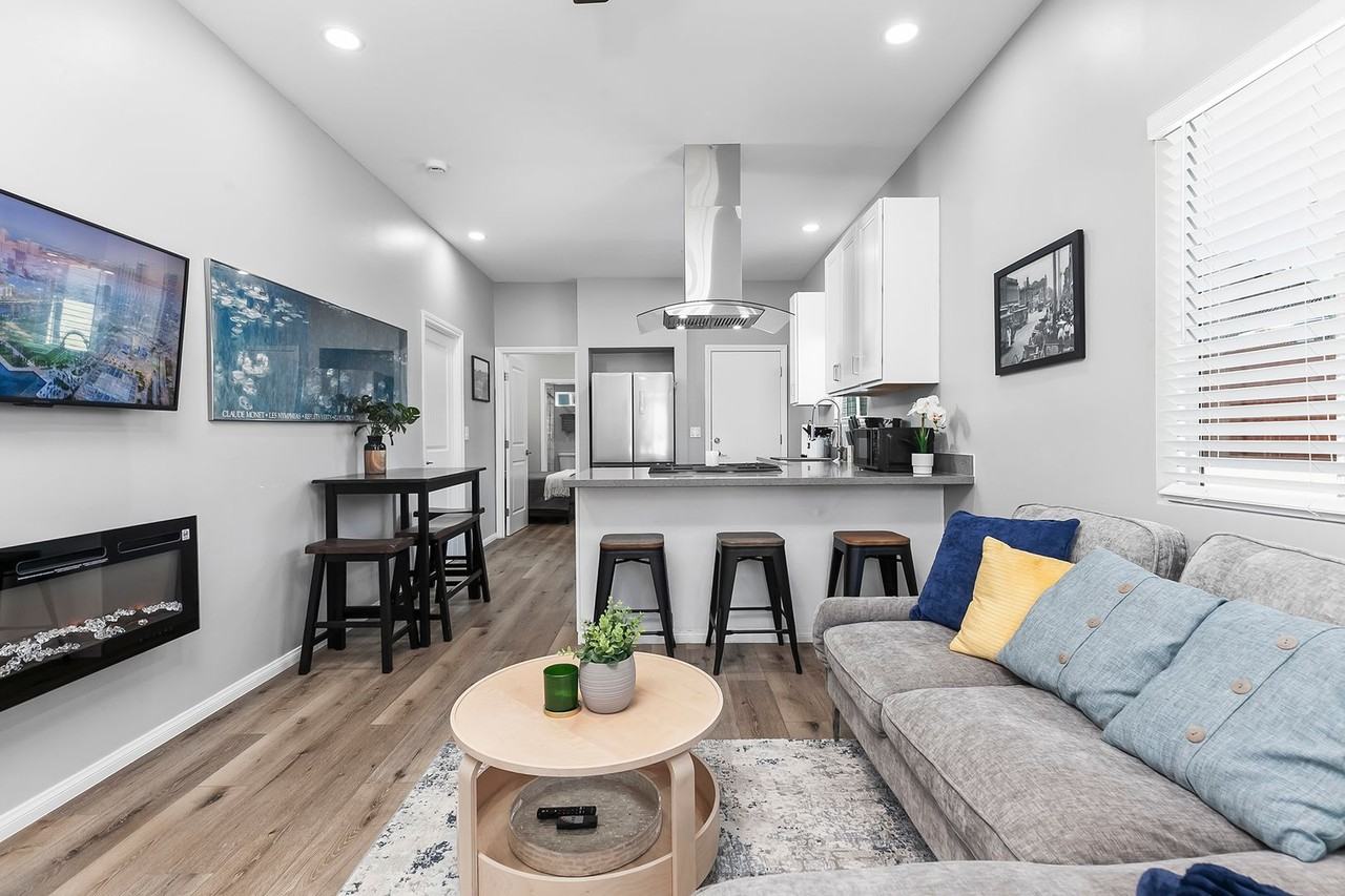 2643 G St - Photo 6 of 26