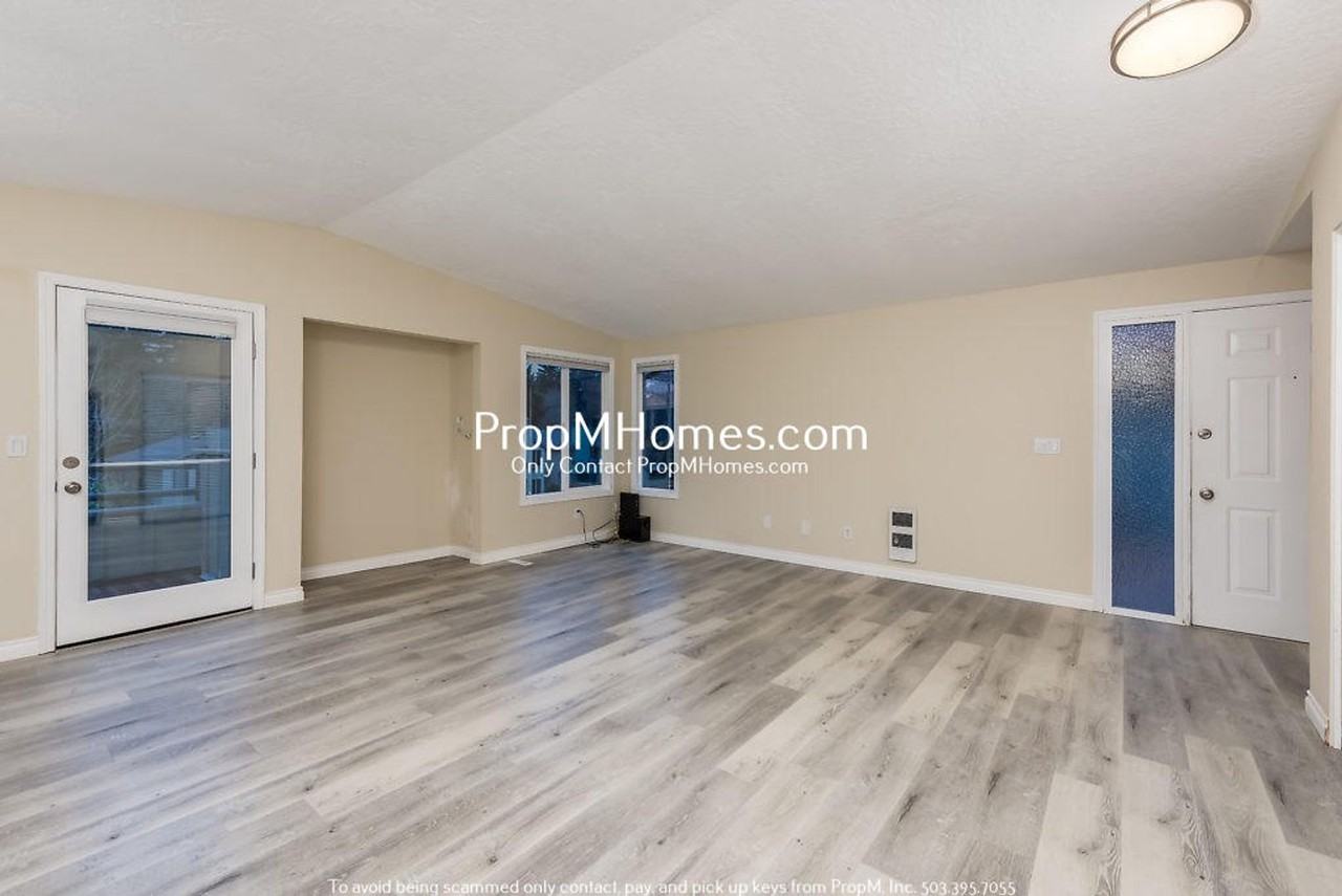 7018 Montauk Cir - Photo 3 of 16