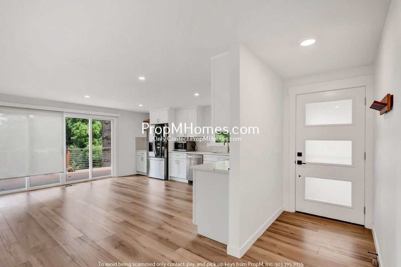 818 Ash St - Photo 2 of 26