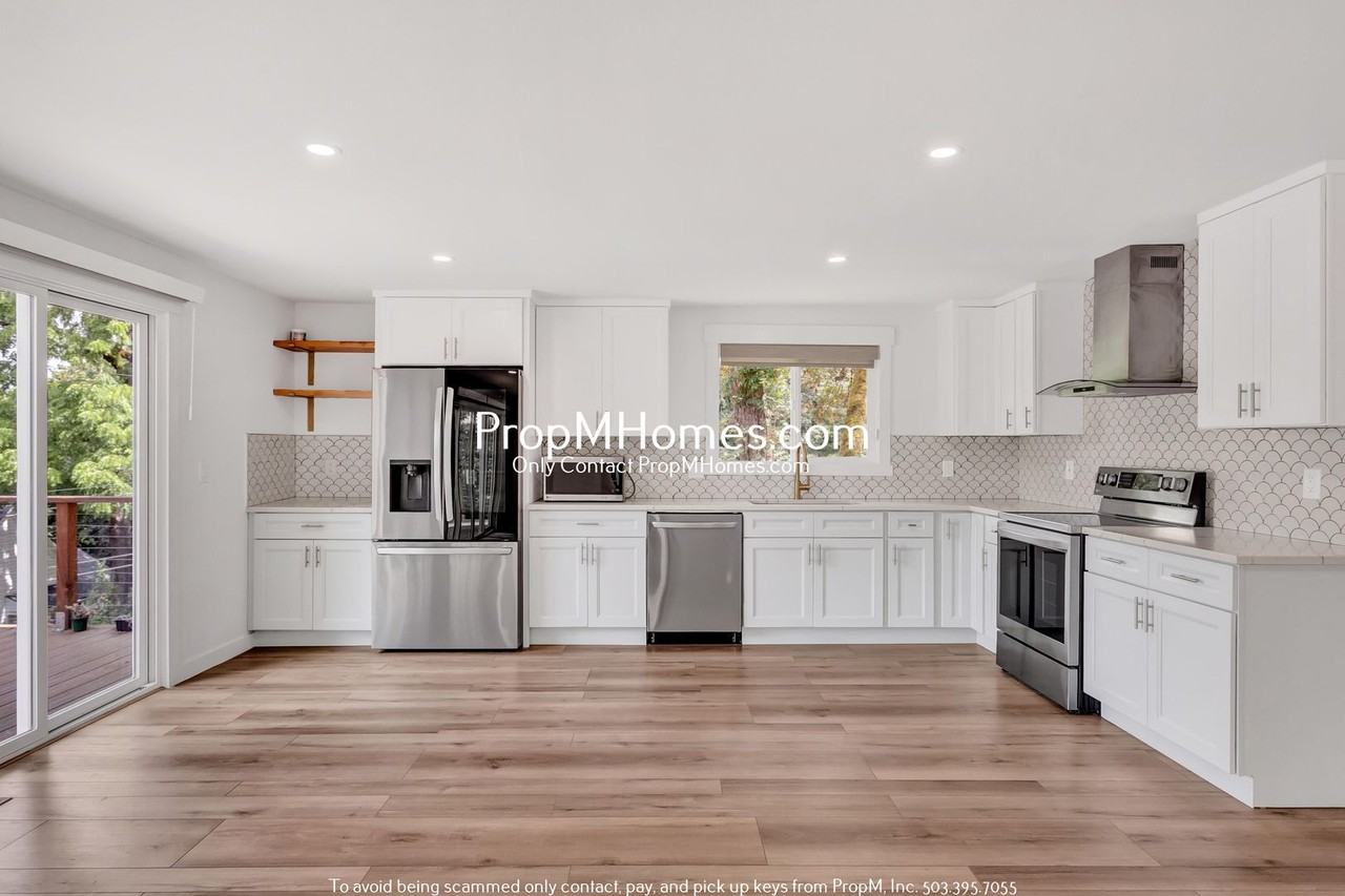 818 Ash St - Photo 3 of 26