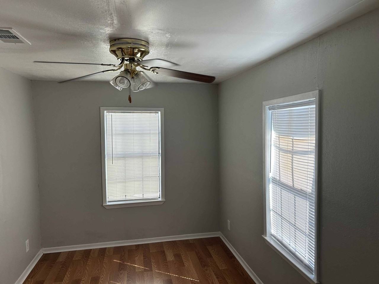 408 1/2 W Avenue F - Photo 6 of 11