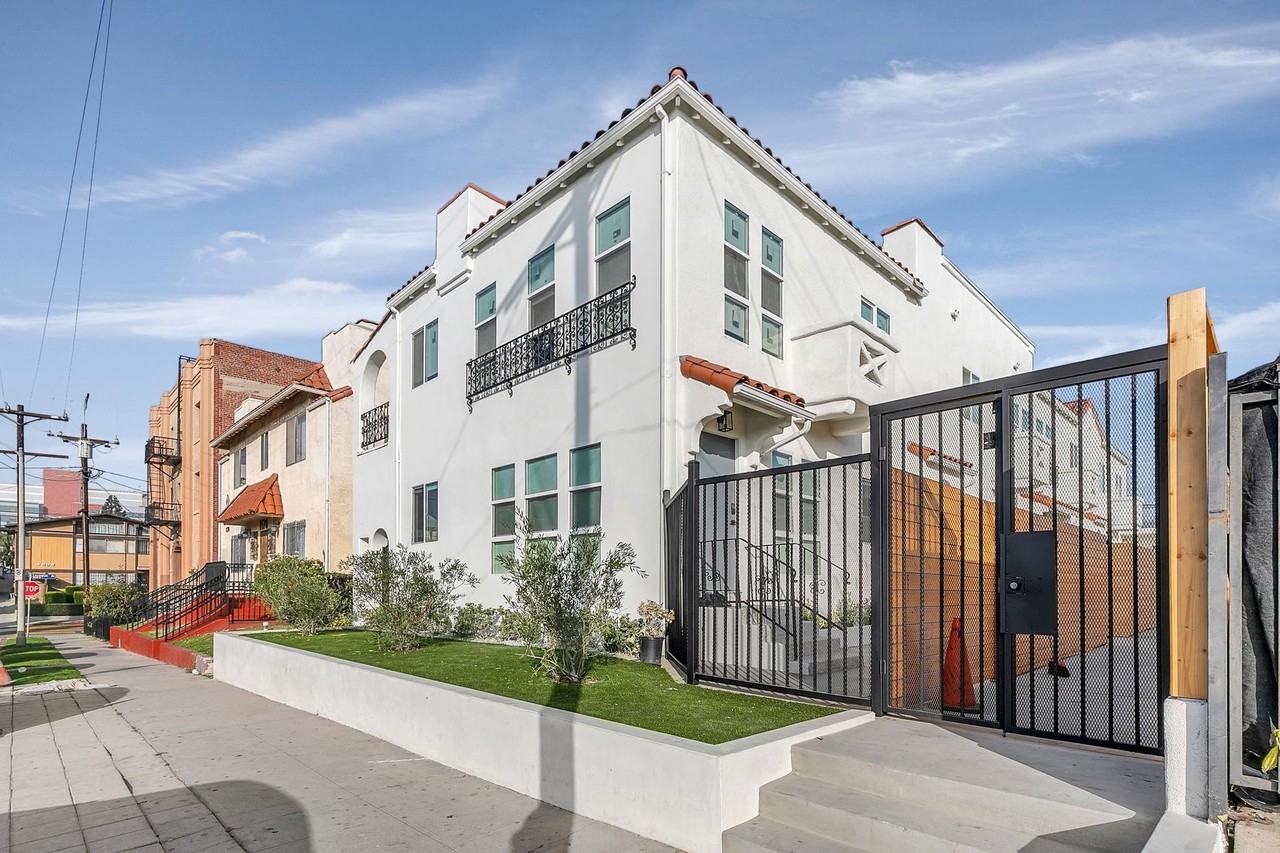 1174 N Madison Ave beautifully remodeled oasis - Photo 4 of 14