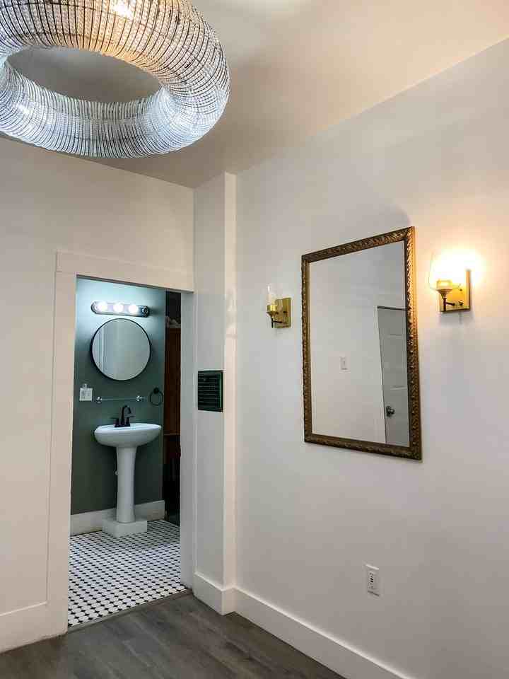 215 Center St - Photo 4 of 17