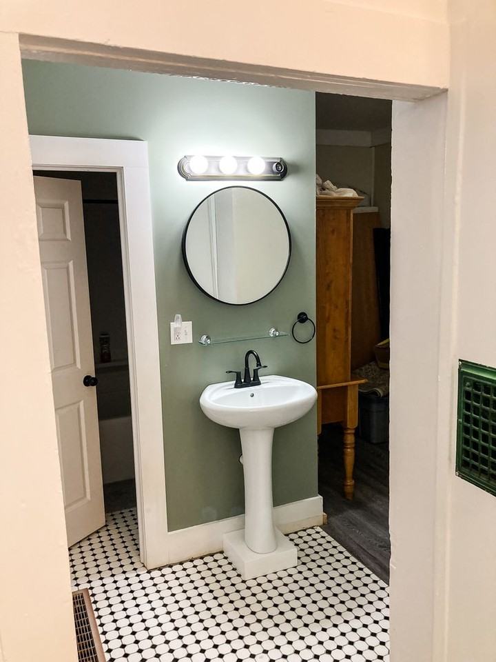 215 Center St - Photo 5 of 17