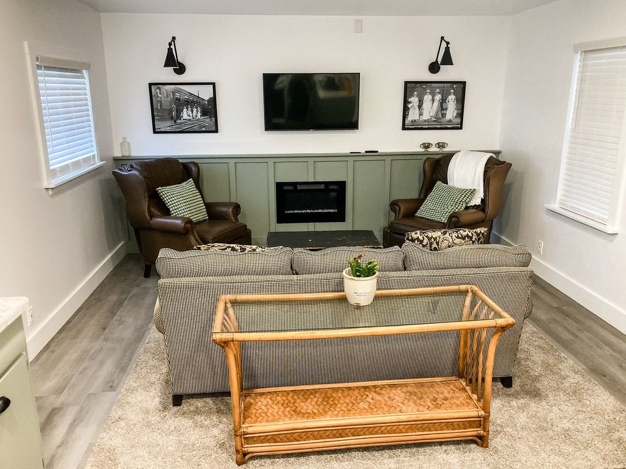 215 Center St - Photo 3 of 17