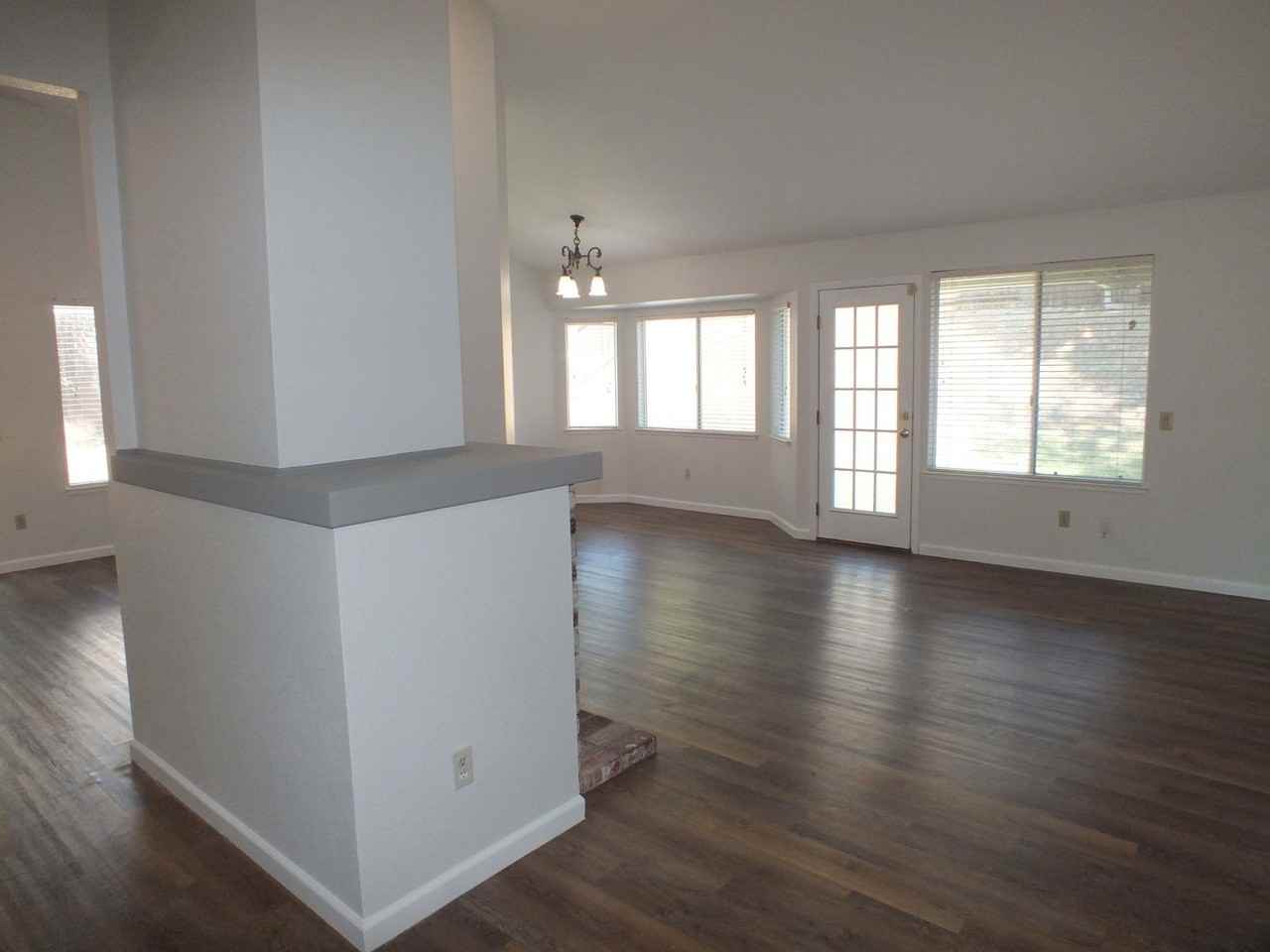 802 Willow Creek Dr - Photo 2 of 16