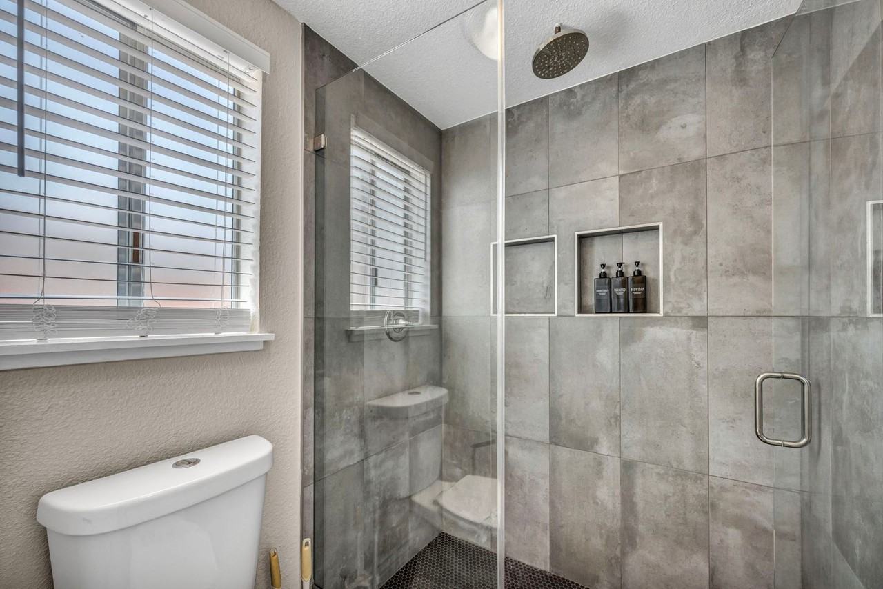 2269 Mccoig Ave - Photo 3 of 49