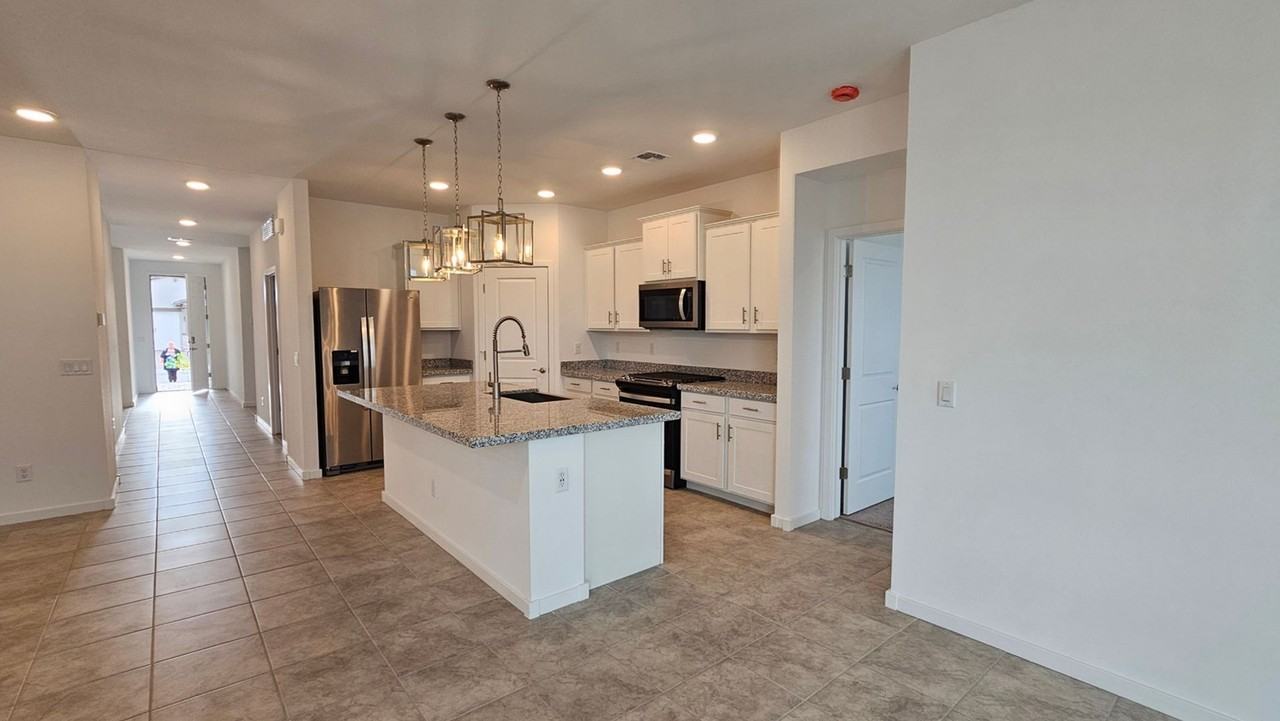 19958 W Badgett Ln - Photo 5 of 20