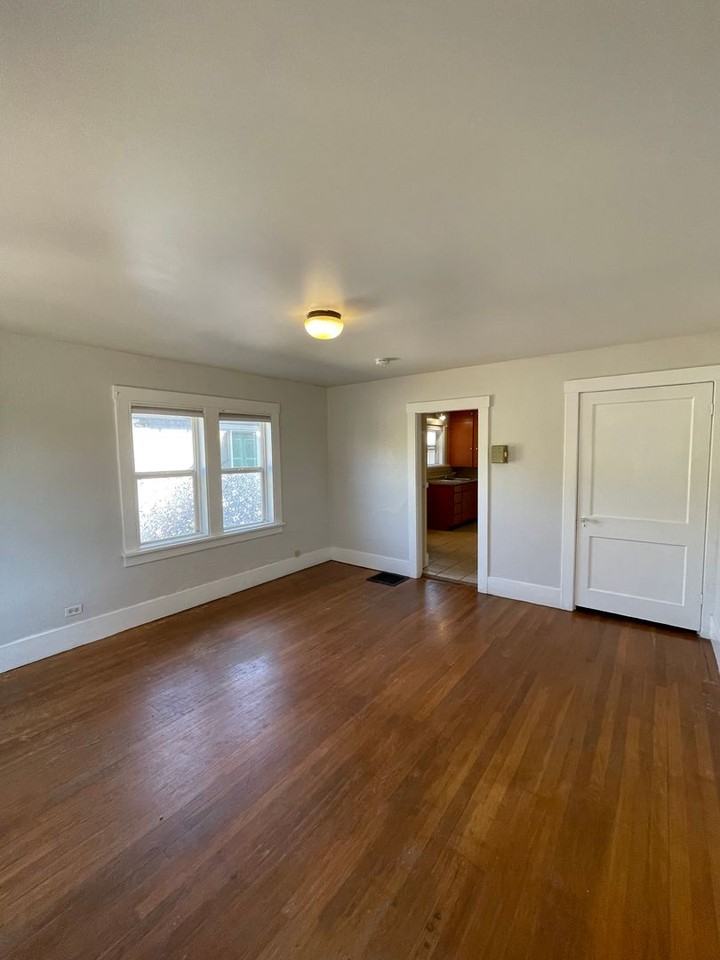 311 N 9th St #A - Photo 3 of 13