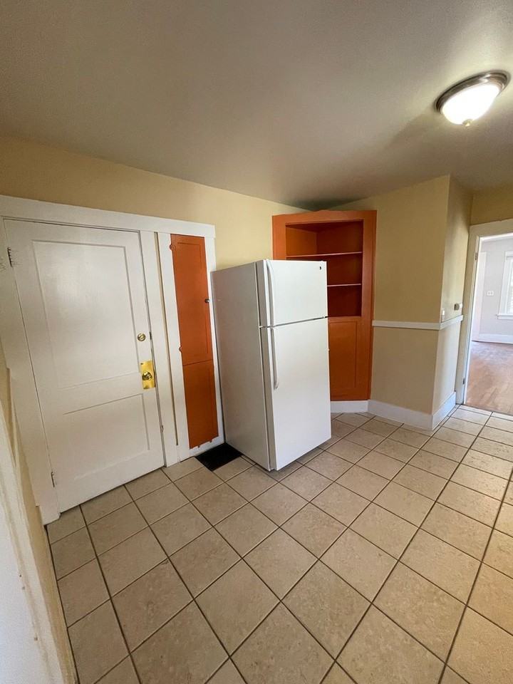311 N 9th St #A - Photo 4 of 13