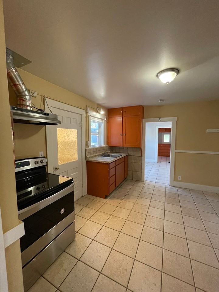 311 N 9th St #A - Photo 6 of 13
